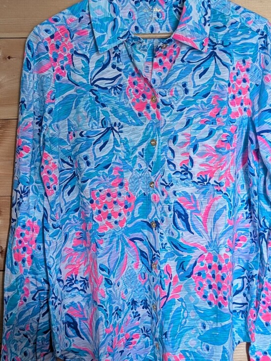 Lilly Pulitzer Tops - Lilly Pulitzer Print Button-Up Shirt *Small *nwot